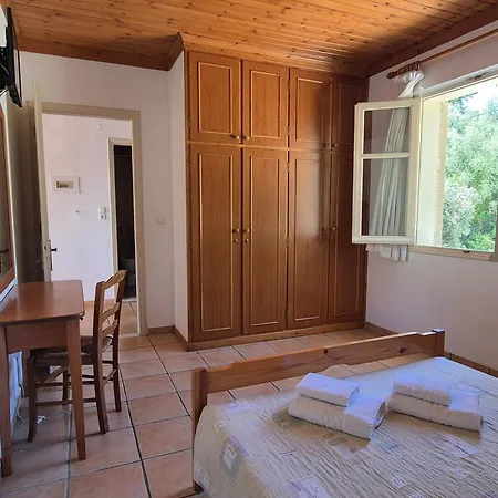 Eptanisa Lejlighedshotel Mikros Gialos