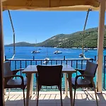 Eptanisa Mikros Gialos