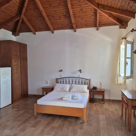 Eptanisa Mikros Gialos