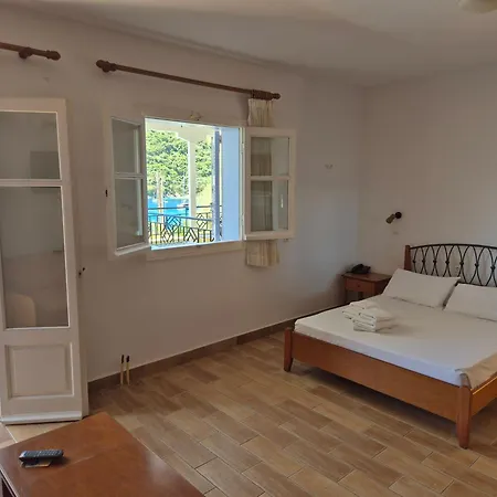 Eptanisa 3* Mikros Gialos