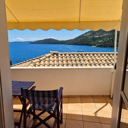 Eptanisa Mikros Gialos