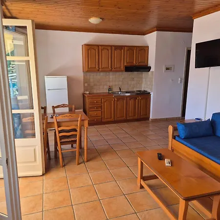 Eptanisa Mikros Gialos