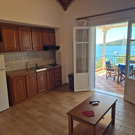 Eptanisa 3* Mikros Gialos