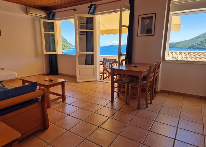 Eptanisa 3* Mikros Gialos