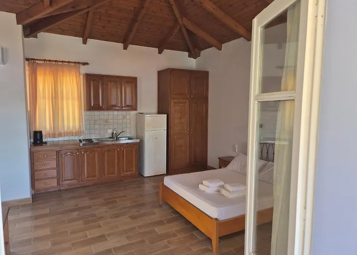 Eptanisa Mikros Gialos