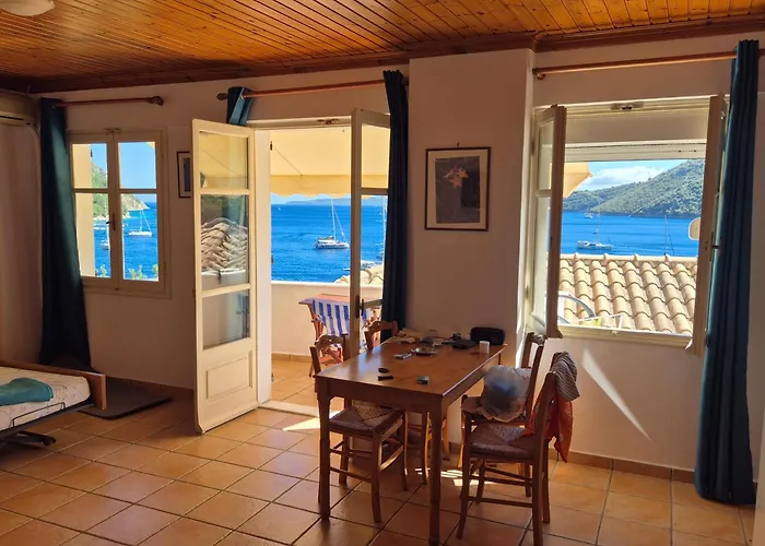 Eptanisa Mikros Gialos