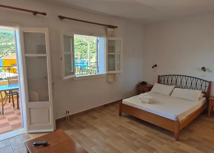 Eptanisa 3* Mikros Gialos