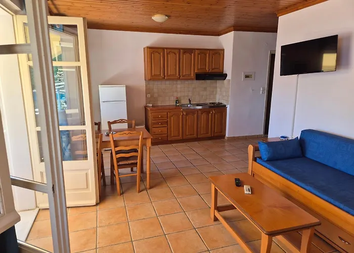 Eptanisa Mikros Gialos