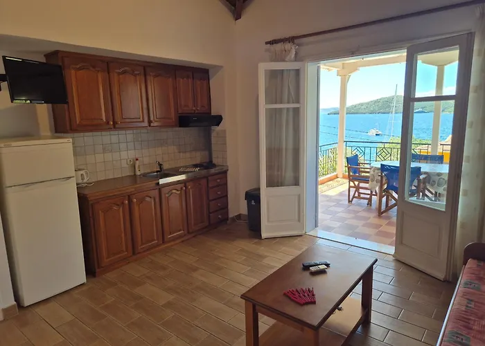 Eptanisa 3* Mikros Gialos