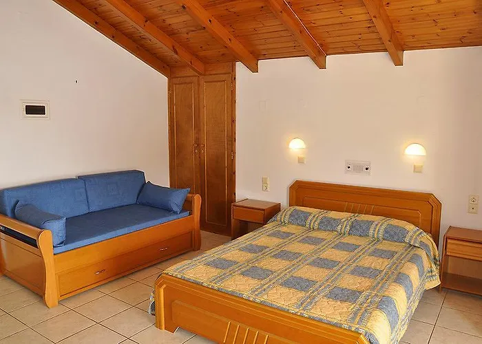 Eptanisa Mikros Gialos